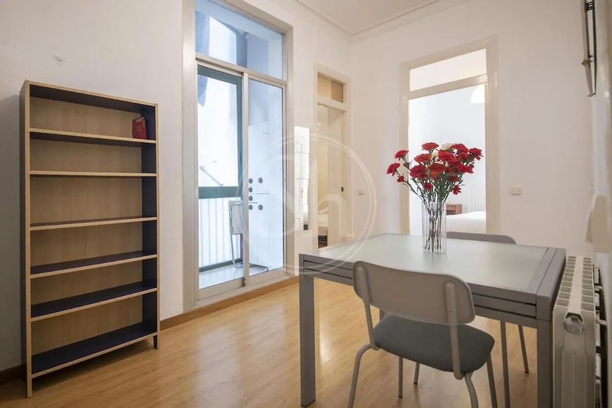 Bonito Apartamento En Poble Sec Barcelona España